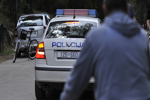 kutina, Nasilje u obitelji, dijete, udarac, zlostavljanje, ubojstvo, suđenje, fatalna viki, paljenje, Nasilje u obitelji, Zagreb, samoubojstvo, dijete, zadar, Pulska policija, prijetio smrću, ravnateljica škole, uhićenje, spolni odnos s djetetom, zakon RH, prava u romskoj zajednici, mlađi od 15 godina, prometna nesreća, pogibija, prometna nesreća, policija, tučnjava navijača, tučnjava, masovna tučnjava, nogomet, prometna nesreća, pogibija, Hrvatska, policija, pozivi, Petar Matić, Zagreb, Utrine , tajnica, Novac, Hercegovina, napad, Hrvatska