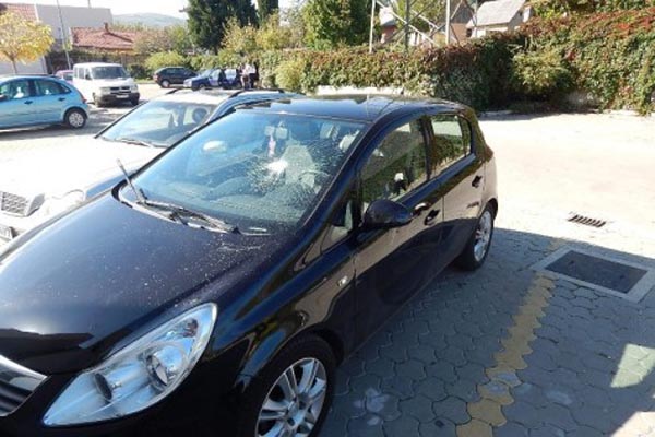 gradonačelnik Mostara, Ljubo Bešlić, Mišo Relota, oštećeno vozilo, Ljubo Bešlić, Mišo Relota, oštećeno vozilo, austrijska obitelj, kvar na vozilu, automehaničar