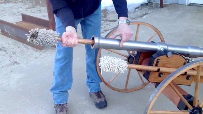 na svadbenoj svečanosti, Tri osobe ozlijeđene, u slavonskobrodskoj bolnic, izbjegnute tragične posljedice, napunili barutom i papirom, ručno izrađeni top, slavonski brod, Lužani