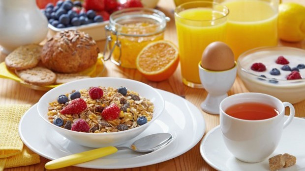 doručak, nezdrave navike, Žitne pahuljice, bobičasto voće, pohani kruh, Tost, zdravlje, prehrana, manjkavost prehrane, doručak, preskakanje obroka, organizam, procesi u tijelu, doručak, Hrvati, doručak, greške, hrana za jelo, Mostar, edukacija, Celijakija , gluten, bezglutenski obrok, torta bez glutena, bezglutenska prehrana, ručak, doručak, hrana za jelo