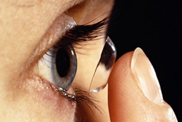 Kontaktne leće, Rizik od infekcija, vaše oči, antihistaminici, suh zrak, konzumacija alkohola, nanošenja šminke