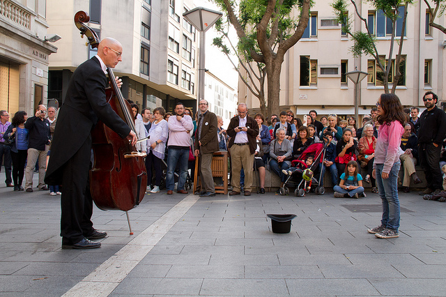 ulični svirač, simfoonijski orkestar, Španjolska