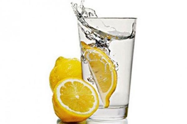 limun, pravilna ishrana, probava, tijelo, čaša vode, zdravlje, probava, limun, sok od limuna, limun, voda, čaša, mlaka voda, limun, c vitamin, limun, zdravlje, život, Kemoterapija, karcinom, liječenje, limun, soda bikarbona, limun, limunov sok, limunova ulja, sok od limuna, Piće od limuna i meda, limun, voda, metabolizam, načini, limun, sol, limun, voda s limunom, blagodati, zamjena, kava, limun, voda s limunom