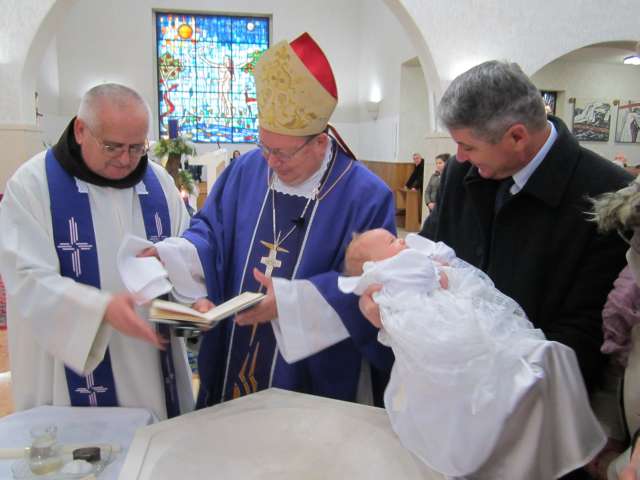 župa Čuklić kod Livna, obitelji Franjičević, mons. dr. Marko Semren, pomoćni banjolučki biskup, Duh Sveti, krštenje, o sakramentu krštenja, Papa Franjo, jedno krštenje, krštenje, religija