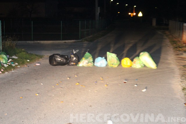 Smeće, Vojno, barikade