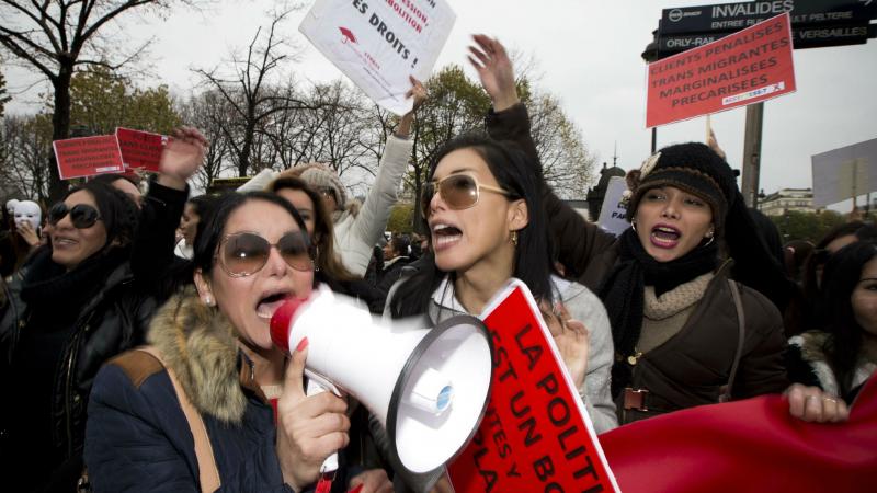 Francuska, mjere društvene potpore prostitutkama, prostitutke, zakonski prijedlog za kažnjavanje klijenata prostitucije