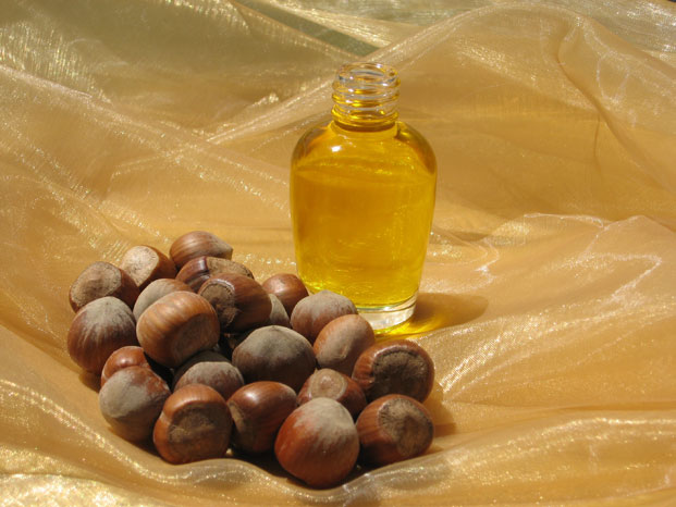 ulje lješnjaka, kod problema s venama, tretiranja strija, ožiljak, celulit, potiče regeneraciju stanic, vlaži kožu, regulira lučenje masnoće, ulje lješnjaka