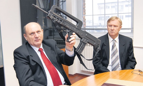 Karlovačka banka, dokapitalizacija, HS Produkt, Marko Vuković, Ivan Žabčić, HS Produkt, jurišna puška VHS 2, zastava kragujevac