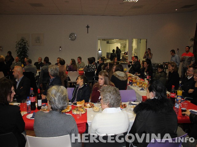 volonteri, župnik, HKŽ sv.Nikola Tavelič u Nizozemskoj, fra Juro Tokalić, volonterke