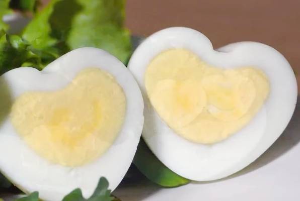 jaja, srce, Valentinovo, jaja, način, test, jaje, ljuska od jajeta   , jaja, kuhanje, kuhano jaje , načini, kuhana jaja, priprema,  uskrsno jaje, guljenje, metode