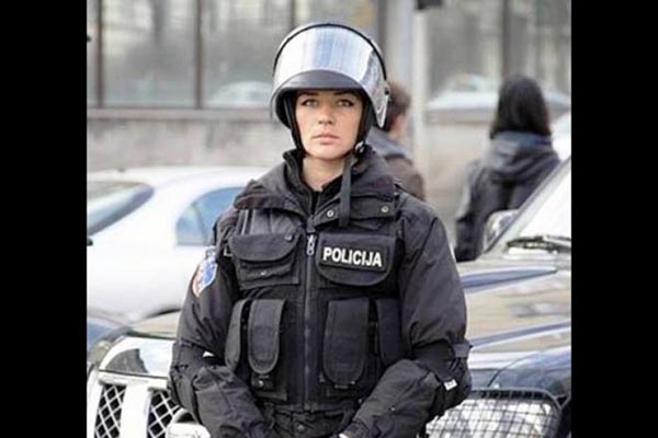 policajka