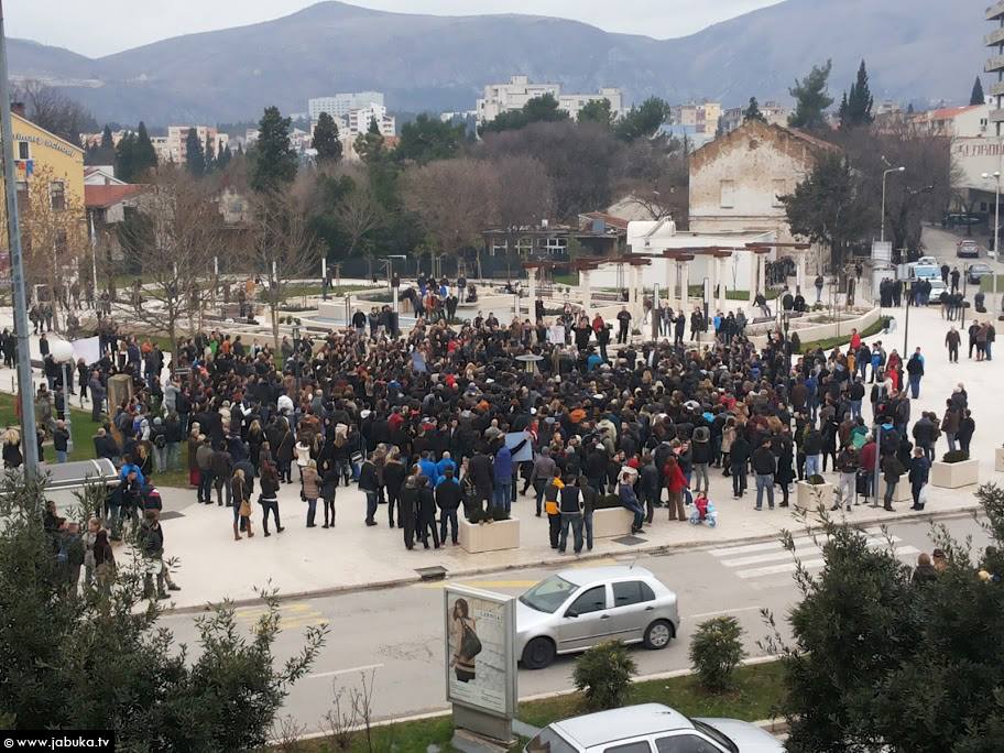 Mostar, prosvjed, prosvjedi, HSPF,  rezolucija o Bosni i Hercegovini, Europska unija, prosvjedi, španjolski trg, Mostar, prosvjedi, Abrašević, Mostar, prosvjedi, Mostar, prosvjed, prosvjedi, prosvjednici, prosvjedi u bih, Treći entitet, janko bekić, prosvjedi, zahtjevi prosvjednika, plenum građana, prosvjedi u bih, španjolski trg, plenum građana, BIH, izbori, Mostar, prosvjedi, Mostar, plenum građana, prosvjedi, Mostar, prosvjedi, prosvjedi, Mostar, prosvjednici, peticija, potpisivanje peticije, Bošnjaci