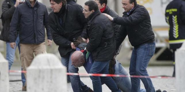 vatikanska policija, Pokret vile, samozapaljenje, tiskovna konferencija, Uhićena četiri policajca, uskok, uhićenja, na području Tuzlanske županije, Tužiteljstvo BiH, Sipa, Boris Grubešić, razbojstvo, taksisti, uhićenje