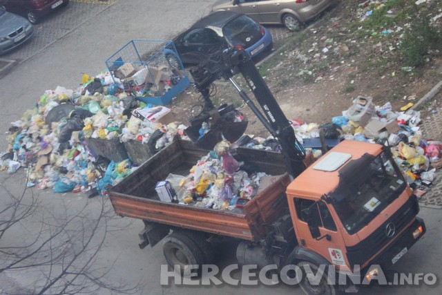 Smeće, Mostar, parkovi, Smeće, Mostar, komunalno, gradsko komunalno poduzeće, ujedinjenje