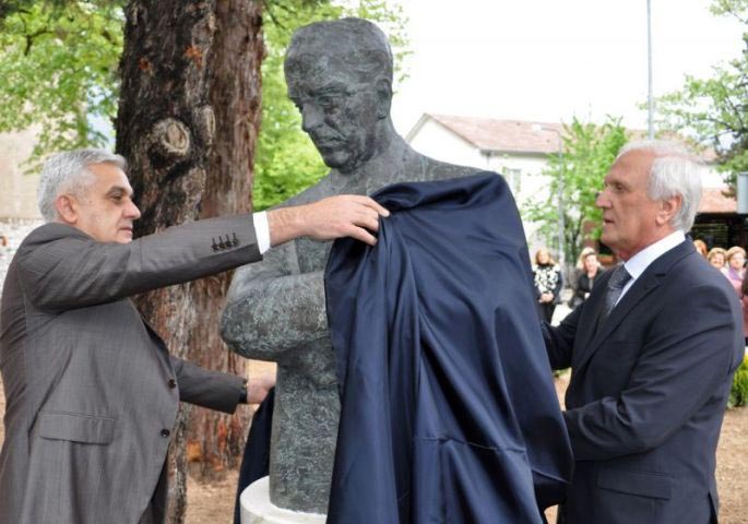 Bešlić i Muselimović otkrivaju spomenik Ivi Andriću