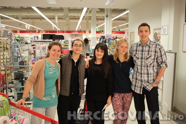 Mostar, koledž ujedinjenog svijeta, humanitarne akcije i apeli