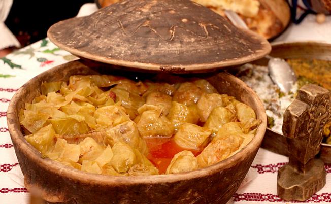 sarma, sarmijada, na svadbama, od sjeckanog ili mljevenog mesa, Tradicionalna jela, gastromanifestacija, sarma, božićna jela, Božić, sarma, slani recepti, jela