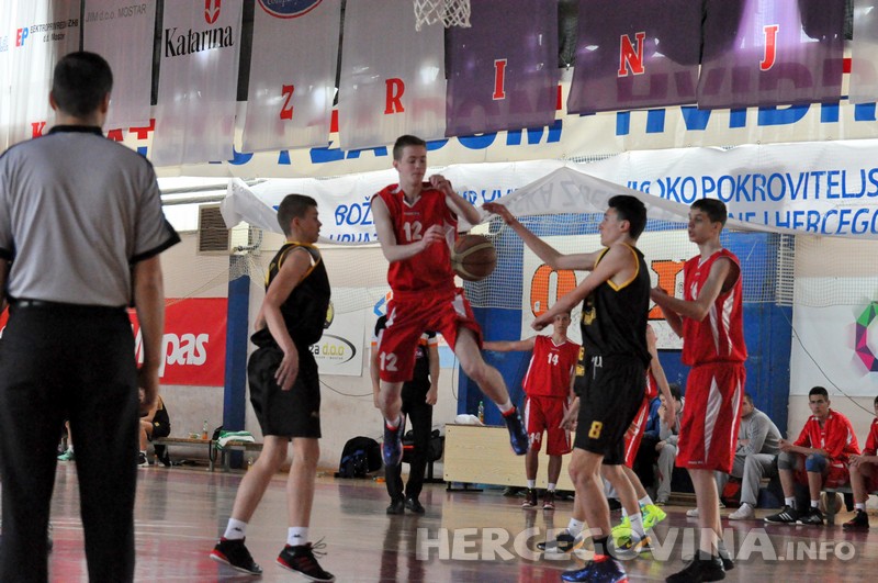 Mlađi košarkaši Dubrave gostavali u Mostaru