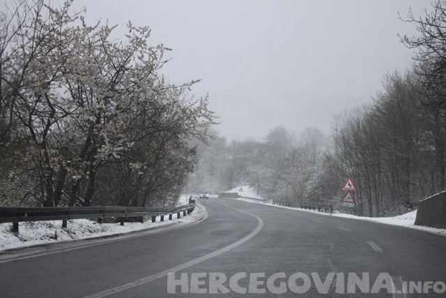 snijeg, Hercegovina, vrijeme, vrijeme, zimsko vrijeme, snijeg, stanje na cestama, stanje na putevima, AMS BIH, snijeg, auto, stanje na cestama, stanje na putevima, stanje na prometnicama
