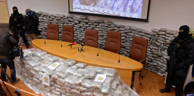 uskok, Pretragom plovila, uhićenja, transport droge, policija