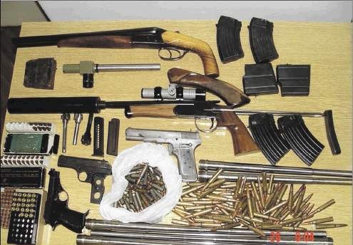 arsenal oružja, posjedovao streljivo i puške, Oružje i streljivo, kazneno djelo nedozvoljenog posjedovanja