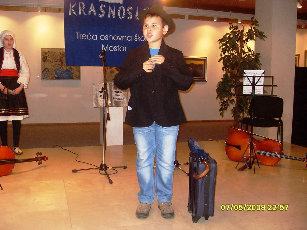 Krasnoslov, Treća osnovna škola