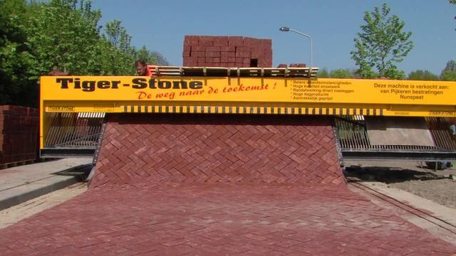 strojno popločavanje ulica, Tiger-stone, pogonjen električnom energijom, Nizozemska