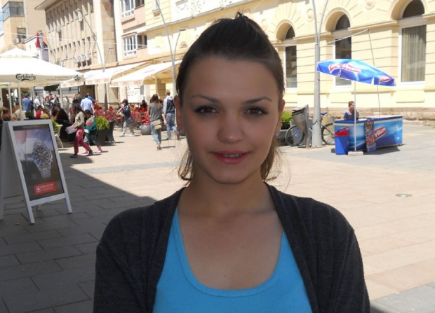 Novac, volonterka, volonteri