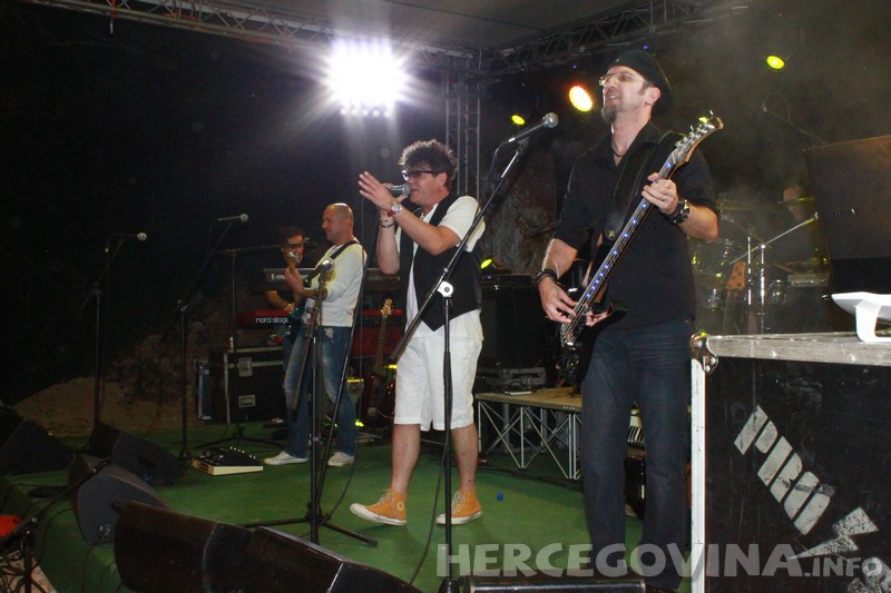 Crvena jabuka i Halid Bešlić napravili noć za pamćenje