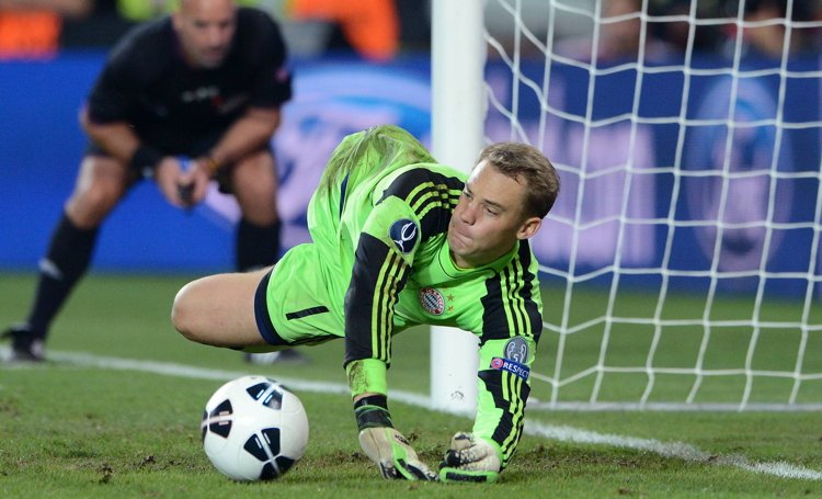 Manuel Neuer, hrvatski jezik, Mario Mandžukić