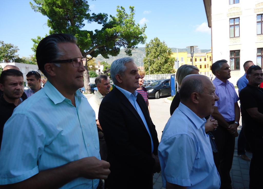 Ljubo Bešlić, Polaganjem vijenaca, paljenje svijeća