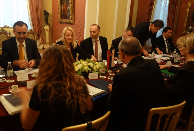 Hrvatska zemlja, Srbija, hrvatske manjine u Srbiji