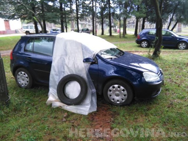 mostarski crnjaci, auto, kiša