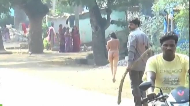 selo, žena, gola žena, pijanstvo