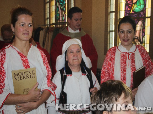 mr. sci. Vesela Mrđen Korać, fra Mario Divković , patron župe sv. Nikole Tavelića, HKŽ sv.Nikola Tavelič u Nizozemskoj, fra Juro Tokalić