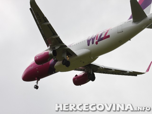 Wizz Air, Međunarodni aerodrom Tuzla, Zračna luka Mostar, Zračna luka Tuzla, niskotarifna kompanija WizzAir, Međunarodni aerodrom Tuzla, aerodrom, Wizz Air, niskotarifna kompanija WizzAir, Montenegro Airlines, Zračna luka Tuzla, Wizzair, niskotarifna kompanija WizzAir
