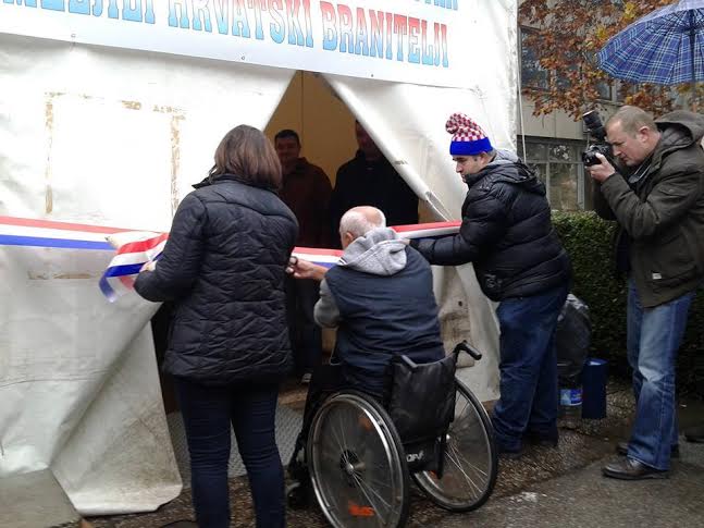 lipik, branitelji, manipulacije