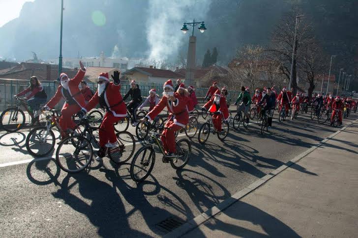 djed božićnjak biciklo