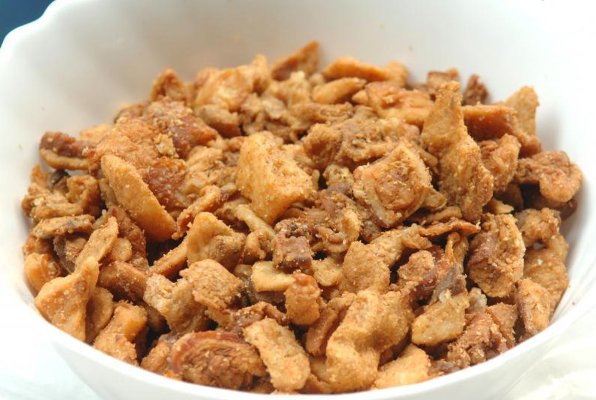 čvarci, greške, kolinje, pravljenje, čvarci, proizvodnja, biznis, Slavonija, čvarci, Pašteta od čvaraka, čvarci, natjecanje u - topljenju čvaraka, čvarci, hrana, Hrvatska, svinjetina