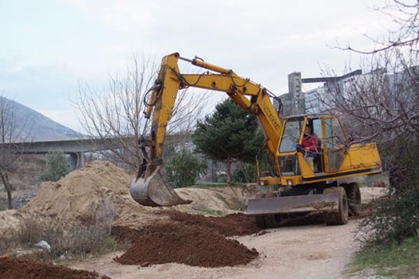gradnja nasipa bager