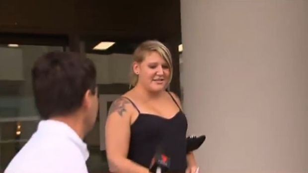 dojka, prskanje, policajka