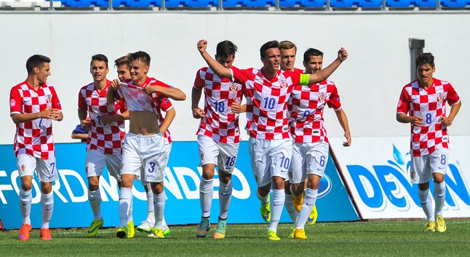 Mlada hrvatska nogometna reprezentacija, Hrvatska nogometna reprezentacija