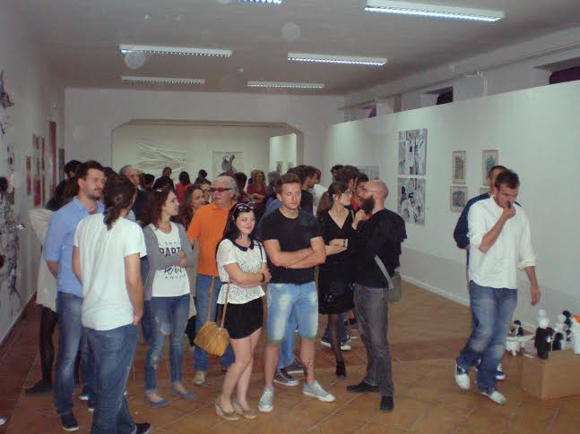 en face, Izložba, Široki Brijeg