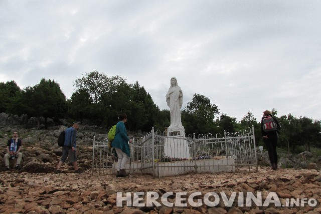 Međugorje, Brdo Ukazanja, Međugorje, Brdo Ukazanja, kip, Međugorje, čudesno ozdravljenje, Brdo Ukazanja, Međugorje, čudesno ozdravljenje, čudo, irska