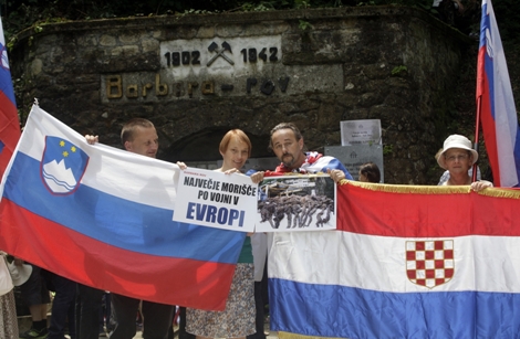 huda jama, obljetnica, misa