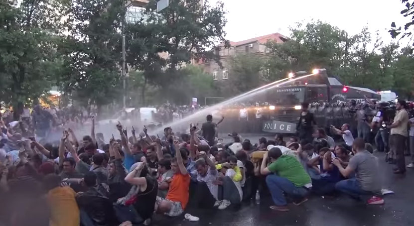 Armenija, sukobi sa policijom
