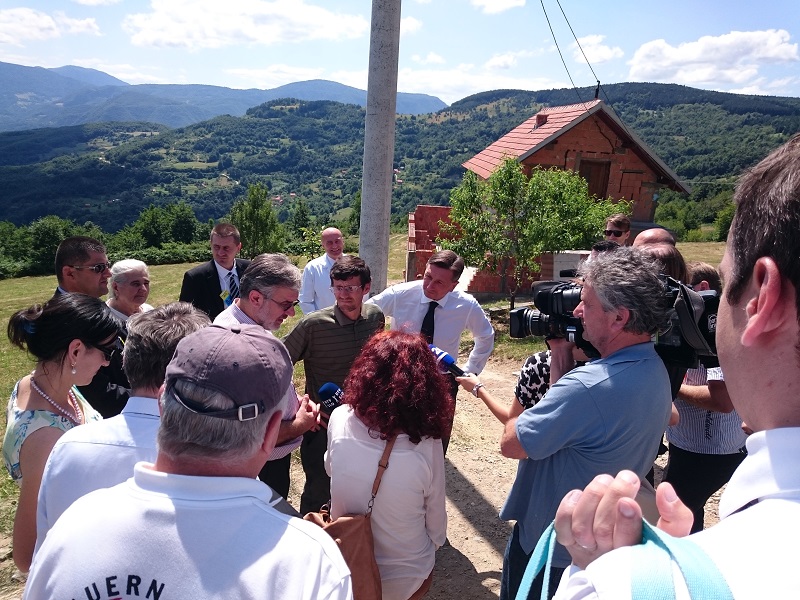 Borut Pahor, obitelj, Humanitarna akcija