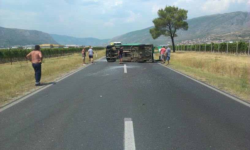 kamion, vrapčići, udes