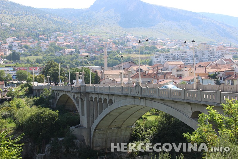 rijeka neretva, ekološka katastrofa, zagađenje, Lučki most, žena