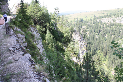 ratni zločini, Korićanske stijene, Masakr na Korićanskim stijenama